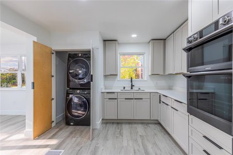 House in Daytona Beach, Florida 6 bedrooms, 213.68 sq.m. № 1825112 - photo 14