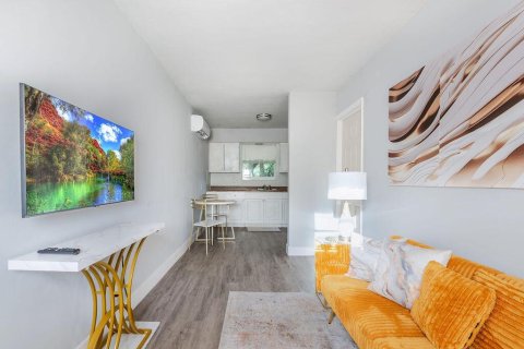 Immobilier commercial à louer à Hollywood, Floride: 1 chambre, 48.68 m2 № 2168933 - photo 2