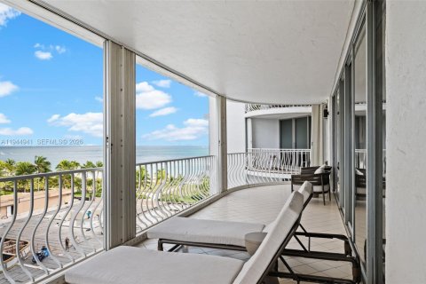 Condo in Bal Harbour, Florida, 2 bedrooms  № 2003429 - photo 25
