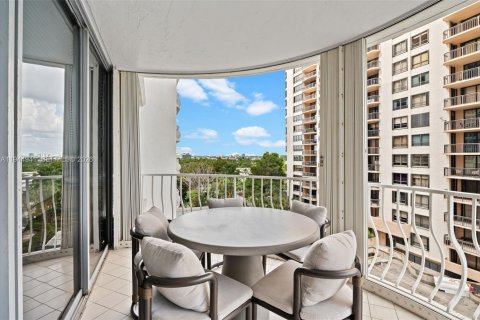 Condo in Bal Harbour, Florida, 2 bedrooms  № 2003429 - photo 24