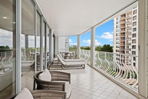 Condo in Bal Harbour, Florida, 2 bedrooms  № 2003429 - photo 27