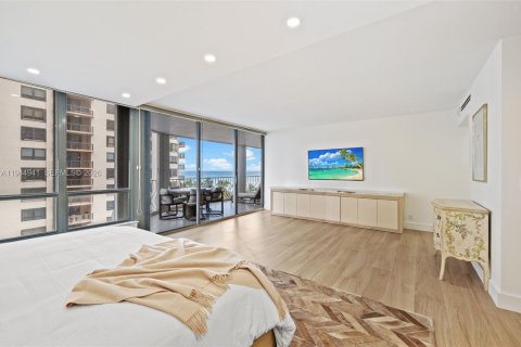 Condo in Bal Harbour, Florida, 2 bedrooms  № 2003429 - photo 17