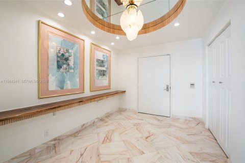 Condo in Bal Harbour, Florida, 2 bedrooms  № 2003429 - photo 7