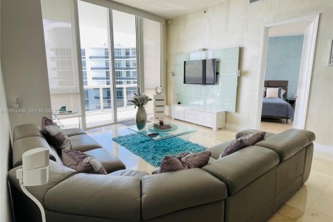 Condominio en alquiler en Sunny Isles Beach, Florida, 3 dormitorios, 195.65 m2 № 2054536 - foto 12