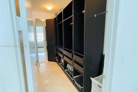 Condominio en alquiler en Sunny Isles Beach, Florida, 3 dormitorios, 195.65 m2 № 2054536 - foto 8