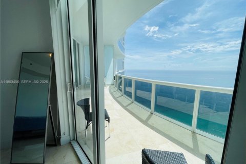 Condominio en alquiler en Sunny Isles Beach, Florida, 3 dormitorios, 195.65 m2 № 2054536 - foto 20