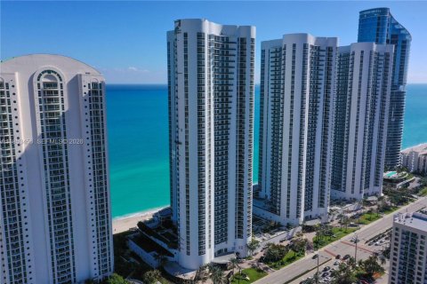 Condominio en alquiler en Sunny Isles Beach, Florida, 3 dormitorios, 195.65 m2 № 2054536 - foto 4