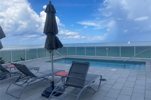 Condominio en alquiler en Sunny Isles Beach, Florida, 3 dormitorios, 195.65 m2 № 2054536 - foto 24
