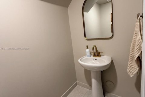 Townhouse in Miami, Florida 3 bedrooms, 123.65 sq.m. № 1849079 - photo 6