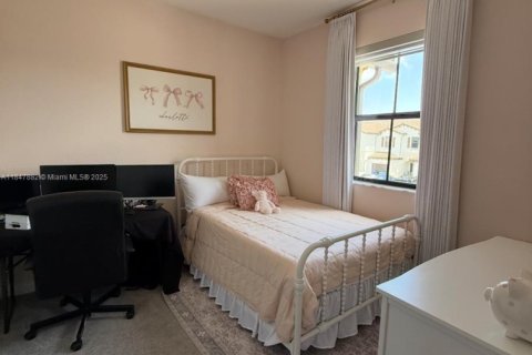Townhouse in Miami, Florida 3 bedrooms, 123.65 sq.m. № 1849079 - photo 11