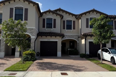 Townhouse in Miami, Florida 3 bedrooms, 123.65 sq.m. № 1849079 - photo 2