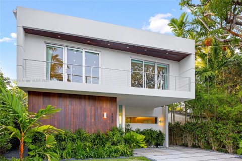House in Miami, Florida 5 bedrooms, 435.43 sq.m. № 1696635 - photo 3