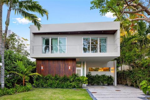 House in Miami, Florida 5 bedrooms, 435.43 sq.m. № 1696635 - photo 4
