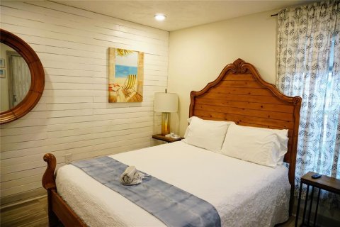 Commercial property in Bradenton Beach, Florida 4 bedrooms, 150.87 sq.m. № 2101790 - photo 14