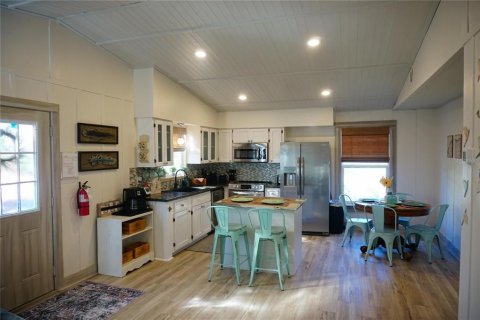 Commercial property in Bradenton Beach, Florida 4 bedrooms, 150.87 sq.m. № 2101790 - photo 26