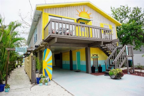 Commercial property in Bradenton Beach, Florida 4 bedrooms, 150.87 sq.m. № 2101790 - photo 2