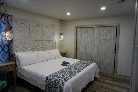 Commercial property in Bradenton Beach, Florida 4 bedrooms, 150.87 sq.m. № 2101790 - photo 10