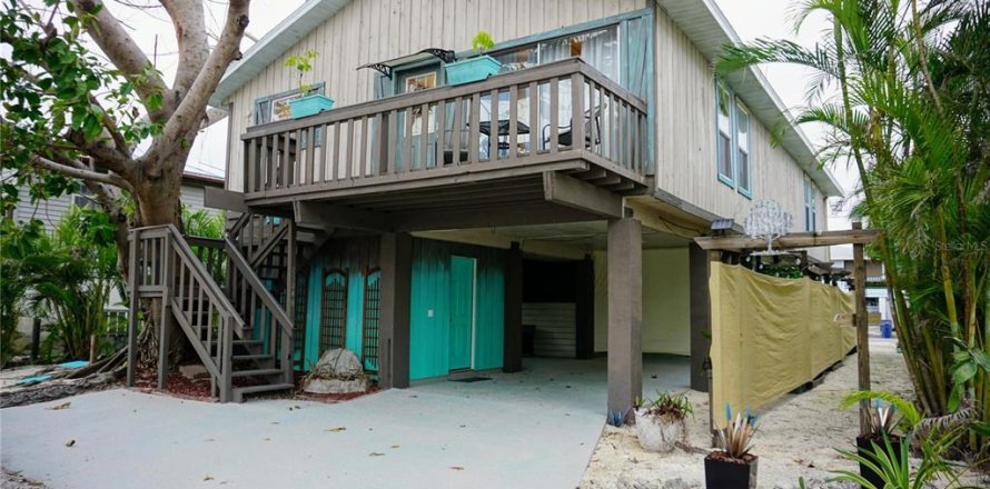 Commercial property in Bradenton Beach, Florida 4 bedrooms, 150.87 sq.m. № 2101790