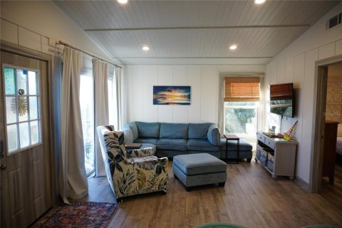 Commercial property in Bradenton Beach, Florida 4 bedrooms, 150.87 sq.m. № 2101790 - photo 4