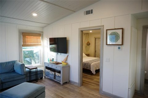 Commercial property in Bradenton Beach, Florida 4 bedrooms, 150.87 sq.m. № 2101790 - photo 9
