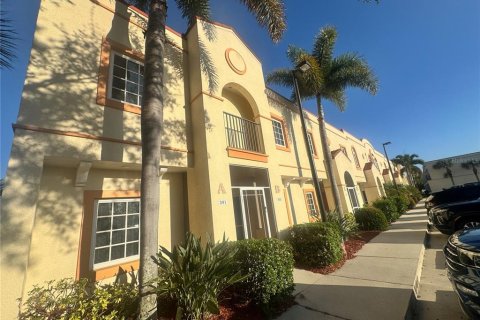 Adosado en venta en Punta Gorda, Florida, 2 dormitorios, 107.21 m2 № 2142511 - foto 3