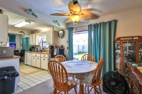 Duplex in Edgewater, Florida 2 bedrooms, 106.28 sq.m. № 2220995 - photo 7