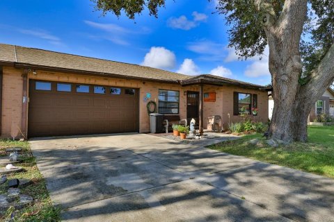 Duplex in Edgewater, Florida 2 bedrooms, 106.28 sq.m. № 2220995