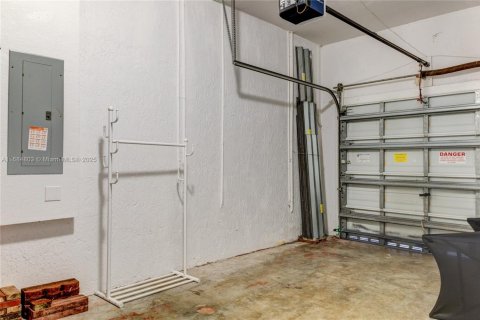 House in Homestead, Florida 3 bedrooms, 134.34 sq.m. № 1423123 - photo 25