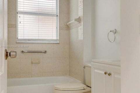 House in Homestead, Florida 3 bedrooms, 134.34 sq.m. № 1423123 - photo 26