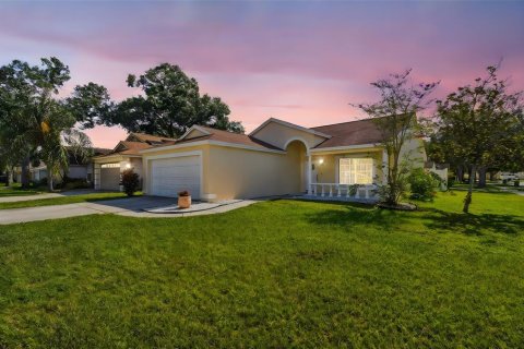 House in Tampa, Florida 3 bedrooms, 129.97 sq.m. № 1876413 - photo 1