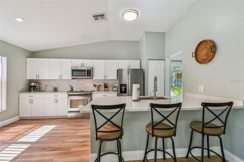 House in Tampa, Florida 3 bedrooms, 129.97 sq.m. № 1876413 - photo 2