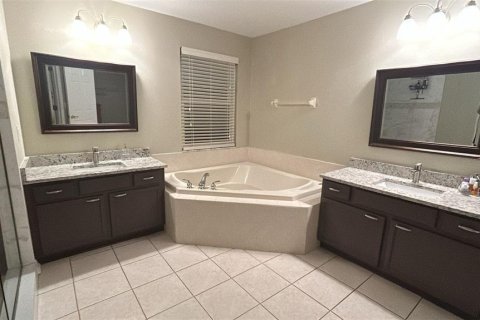 House in Odessa, Florida 5 bedrooms, 323.67 sq.m. № 1915128 - photo 26