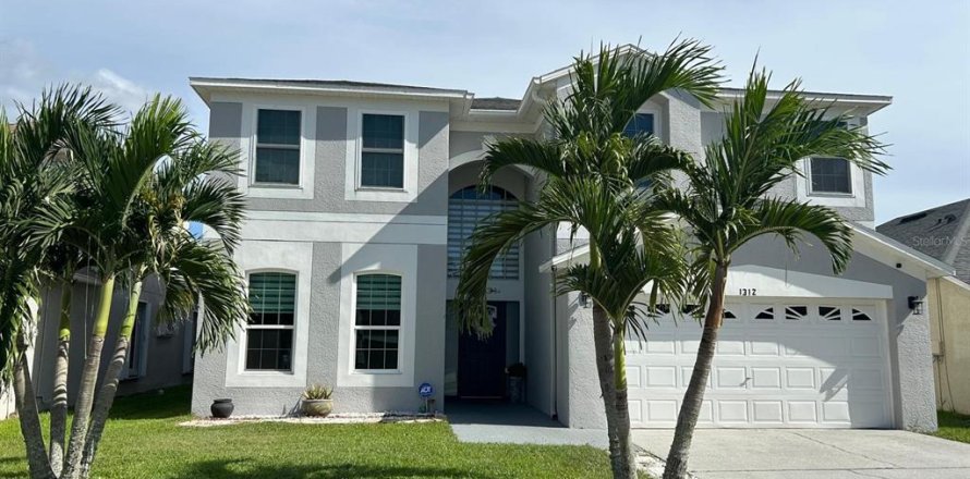 House in Odessa, Florida 5 bedrooms, 323.67 sq.m. № 1915128