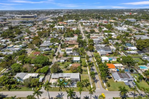 House in Hollywood, Florida 3 bedrooms, 155.24 sq.m. № 1965026 - photo 25