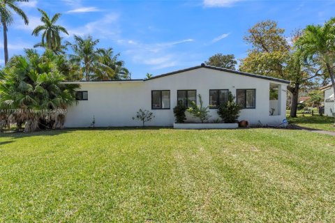 House in Hollywood, Florida 3 bedrooms, 155.24 sq.m. № 1965026 - photo 4