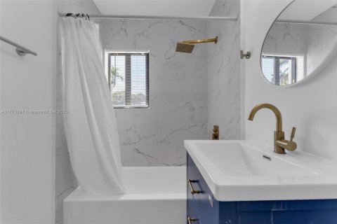 House in Hollywood, Florida 3 bedrooms, 155.24 sq.m. № 1965026 - photo 14