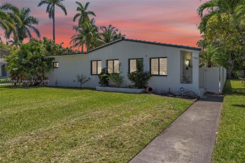 House in Hollywood, Florida 3 bedrooms, 155.24 sq.m. № 1965026 - photo 2