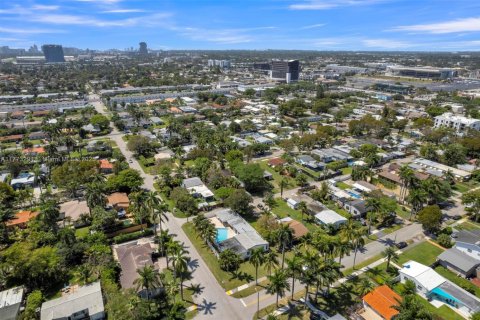 House in Hollywood, Florida 3 bedrooms, 155.24 sq.m. № 1965026 - photo 26