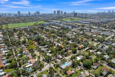 House in Hollywood, Florida 3 bedrooms, 155.24 sq.m. № 1965026 - photo 27