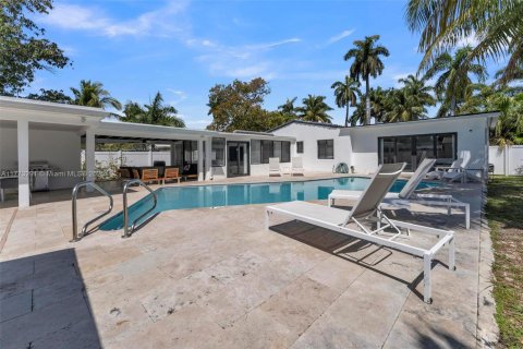House in Hollywood, Florida 3 bedrooms, 155.24 sq.m. № 1965026 - photo 22