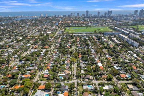 House in Hollywood, Florida 3 bedrooms, 155.24 sq.m. № 1965026 - photo 29