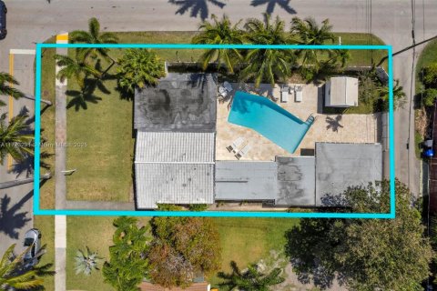 House in Hollywood, Florida 3 bedrooms, 155.24 sq.m. № 1965026 - photo 3