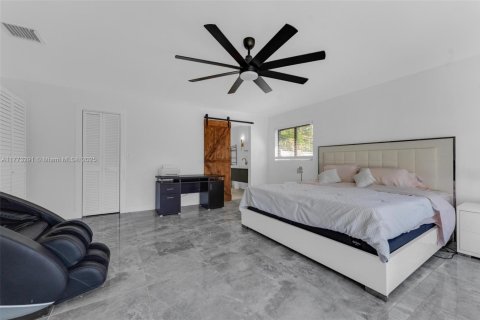 House in Hollywood, Florida 3 bedrooms, 155.24 sq.m. № 1965026 - photo 9