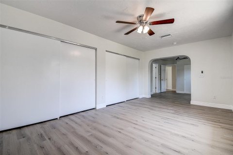 House in Saint Petersburg, Florida 3 bedrooms, 135.73 sq.m. № 1632443 - photo 24