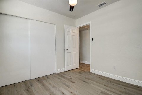 House in Saint Petersburg, Florida 3 bedrooms, 135.73 sq.m. № 1632443 - photo 15