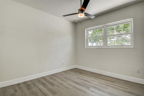 House in Saint Petersburg, Florida 3 bedrooms, 135.73 sq.m. № 1632443 - photo 14
