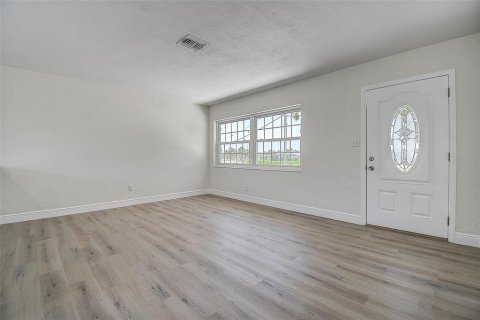 House in Saint Petersburg, Florida 3 bedrooms, 135.73 sq.m. № 1632443 - photo 5