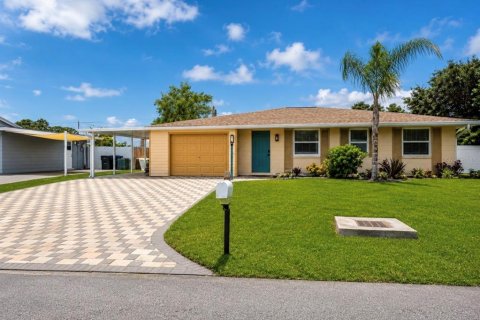 House in Sarasota, Florida 3 bedrooms, 128.48 sq.m. № 2266255