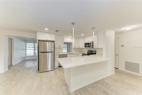 Villa ou maison à vendre à Sarasota, Floride: 3 chambres, 128.48 m2 № 2266255 - photo 6