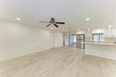 Villa ou maison à vendre à Sarasota, Floride: 3 chambres, 128.48 m2 № 2266255 - photo 4